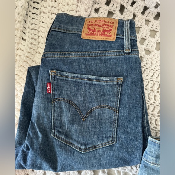 🩵💙 LEVIS BLUE JEAN LIGHT AND DARK WASH BUNDLE SIZE 26🩵💙 - Picture 2 of 6